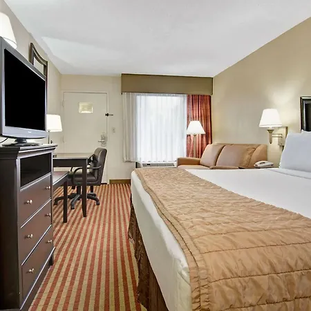 Baymont By Wyndham Airport 2*