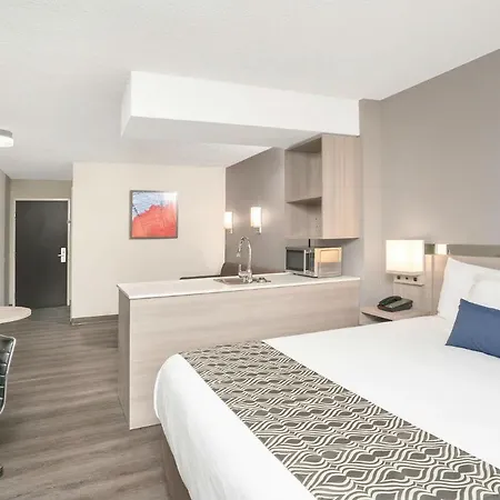 Hotel Microtel & By Wyndham 2*