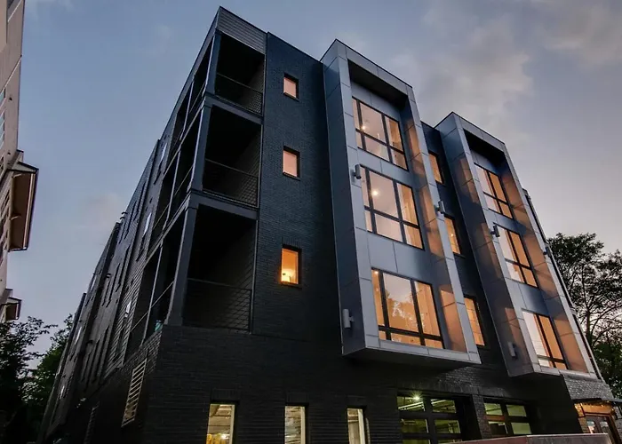 High End Getaway W Balcony In Prime West End