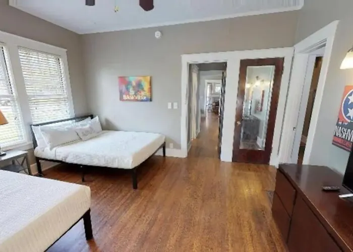 Large Group Downtown Rental - Westend