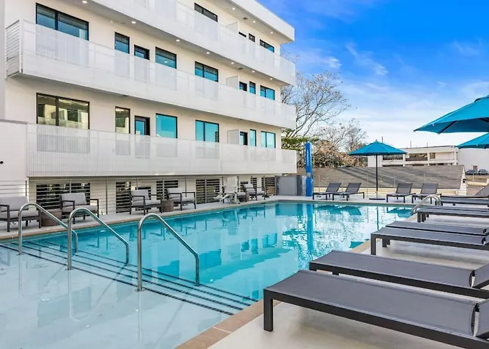 Upscale Cozy Nashville Condo With Pool, Patio, Parking