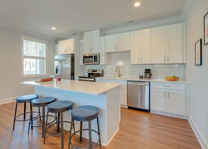 Modern Melrose-2 Bedroom Condo-5 Mins To Broadway