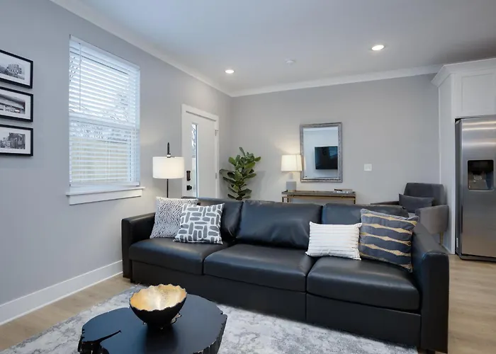 Modern Townhome, 10Min To Downtown! 8Min To Grand Ole Opry! Sleeps 8!