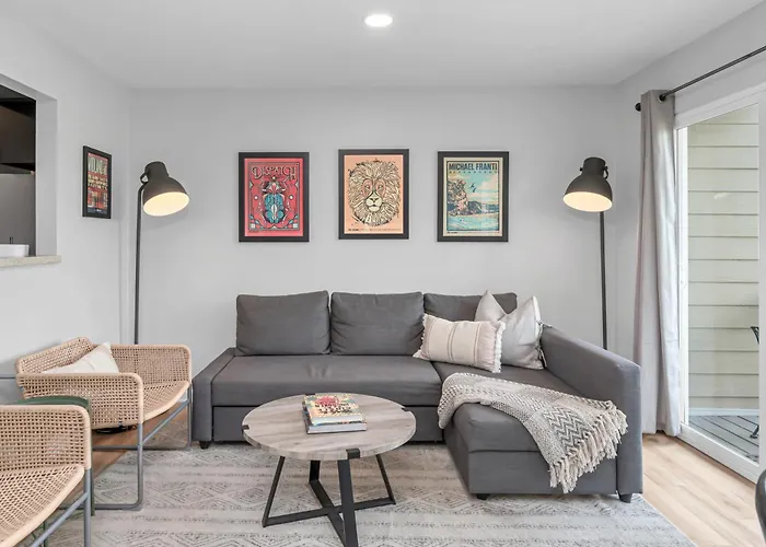 Nashville Oasis Walk To Broadway With Pool, Parking, Gym And Patio