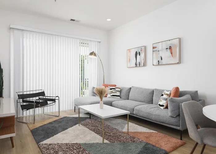 Modern Spacious Condo With Parking By Downtown Broadway