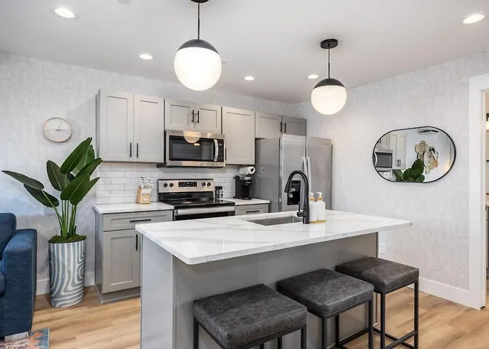 Tranquil 3 Beds 2 Bedroom Nashville Condo - Walk To Grocery, Restaurants
