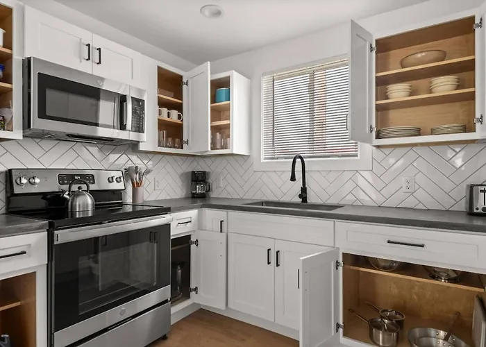 Chic Urban Haven- Your Nashville Escape Unit 7B Apts