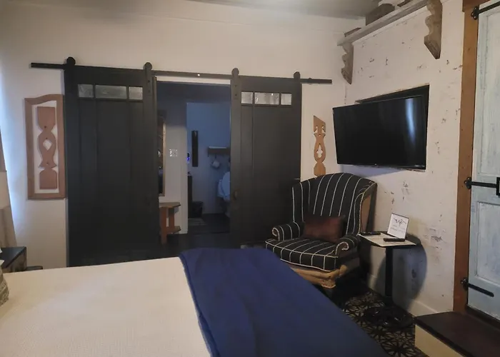 Quiet Hideaway Minutes From Everything!