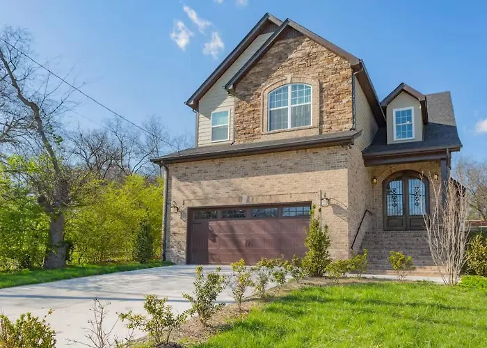 Spacious Nashville Home Sleep12