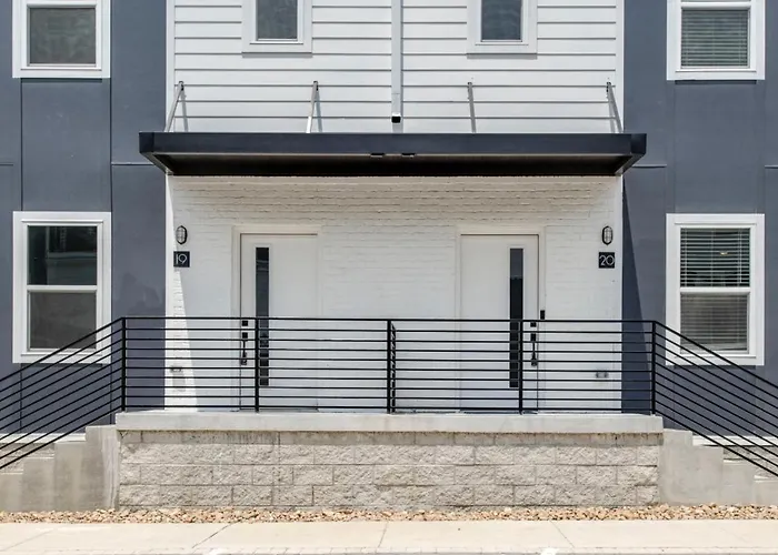 Classy, Cozy, Close To Downtown
