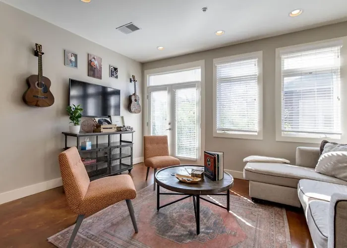 Star Studded - Near Music Row- Private Balcony