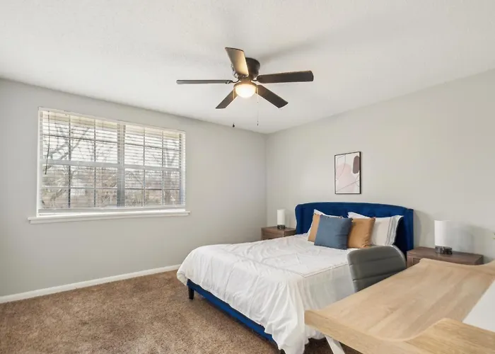 Brentwood U2 I Cozy & Comfy I 2Bd I Free Parking