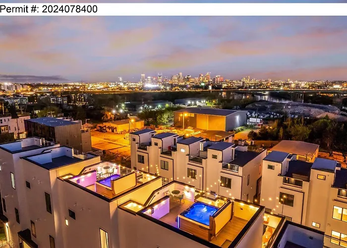 Rooftop Hot Tub City Views Pac-Man Pool Table