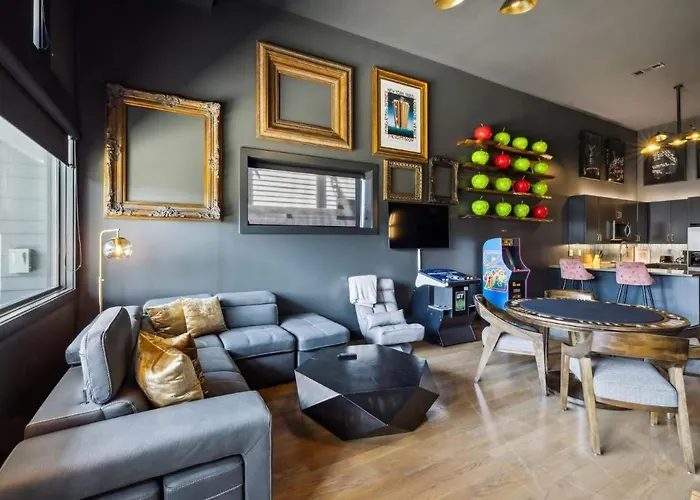Cozy 1St-Floor Retreat W Game Room & King Bed