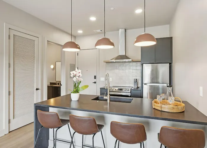 Luxury E Nash 1 Bed 1 Bath Rooftop Access Parking 30 Or More Days By Skyrun Nashville