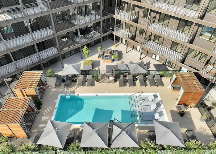 Hyve - Urban Yeehaw - Walk To Broadway