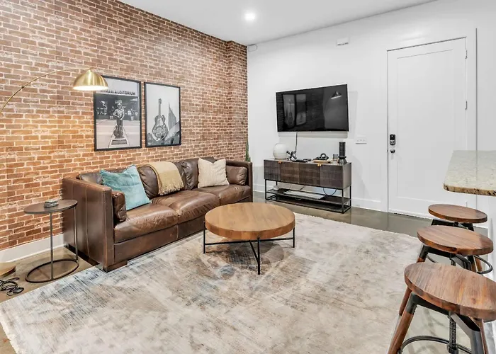 1 Bedroom Loft Near Centennial Park