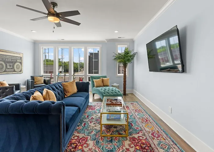 Chic Townhome For 8 W Rooftop