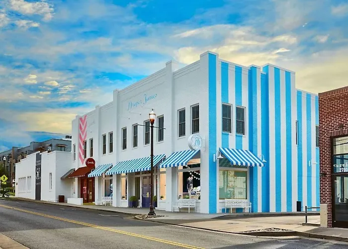 Boutique 1 Bedroom Condo In Dynamic 12 South #204