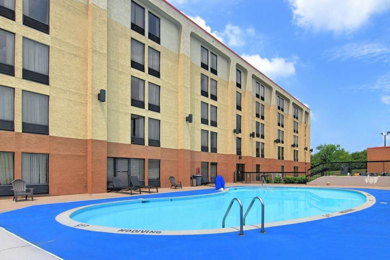 Red Roof - Music 2* Nashville