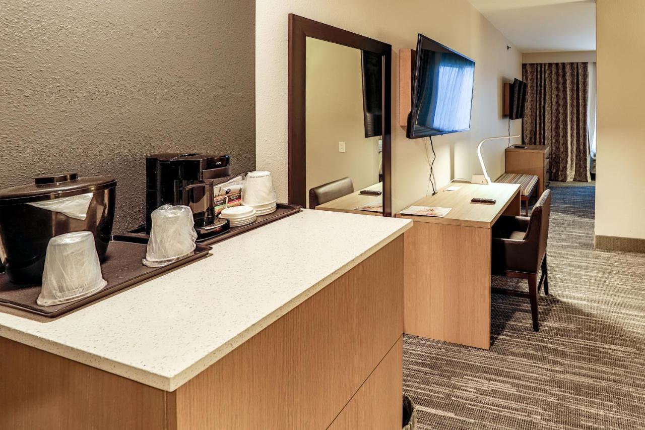 Country & By Radisson Airport Tn Hotel Nashville