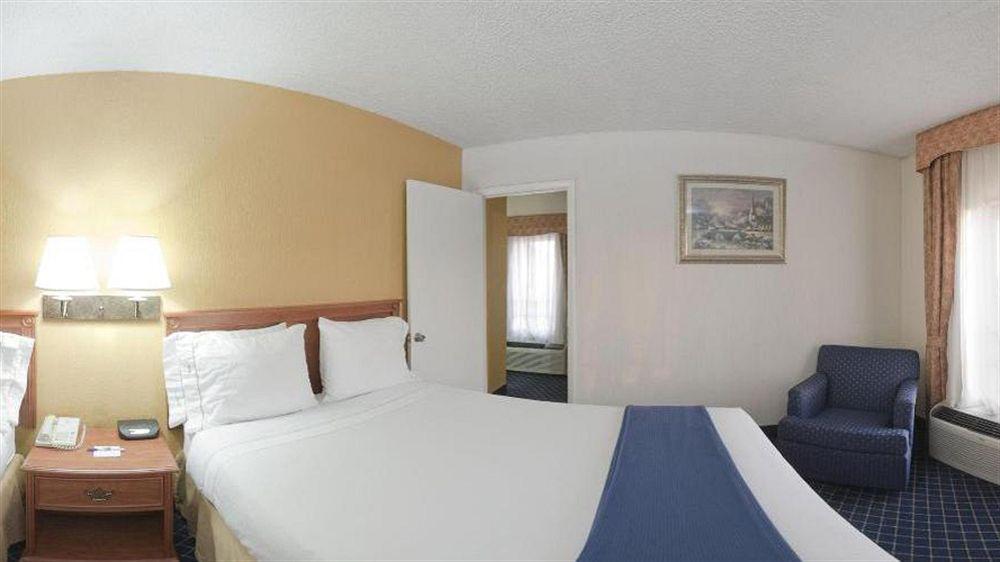 Express & Nashville-i-40 & I-24 Hotel Nashville
