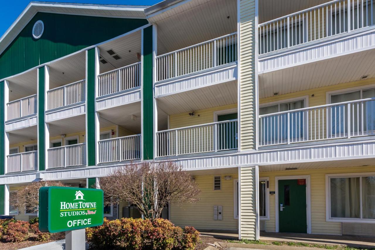 Hometowne By Red Roof - Airport/briley Pkwy Motel 2*