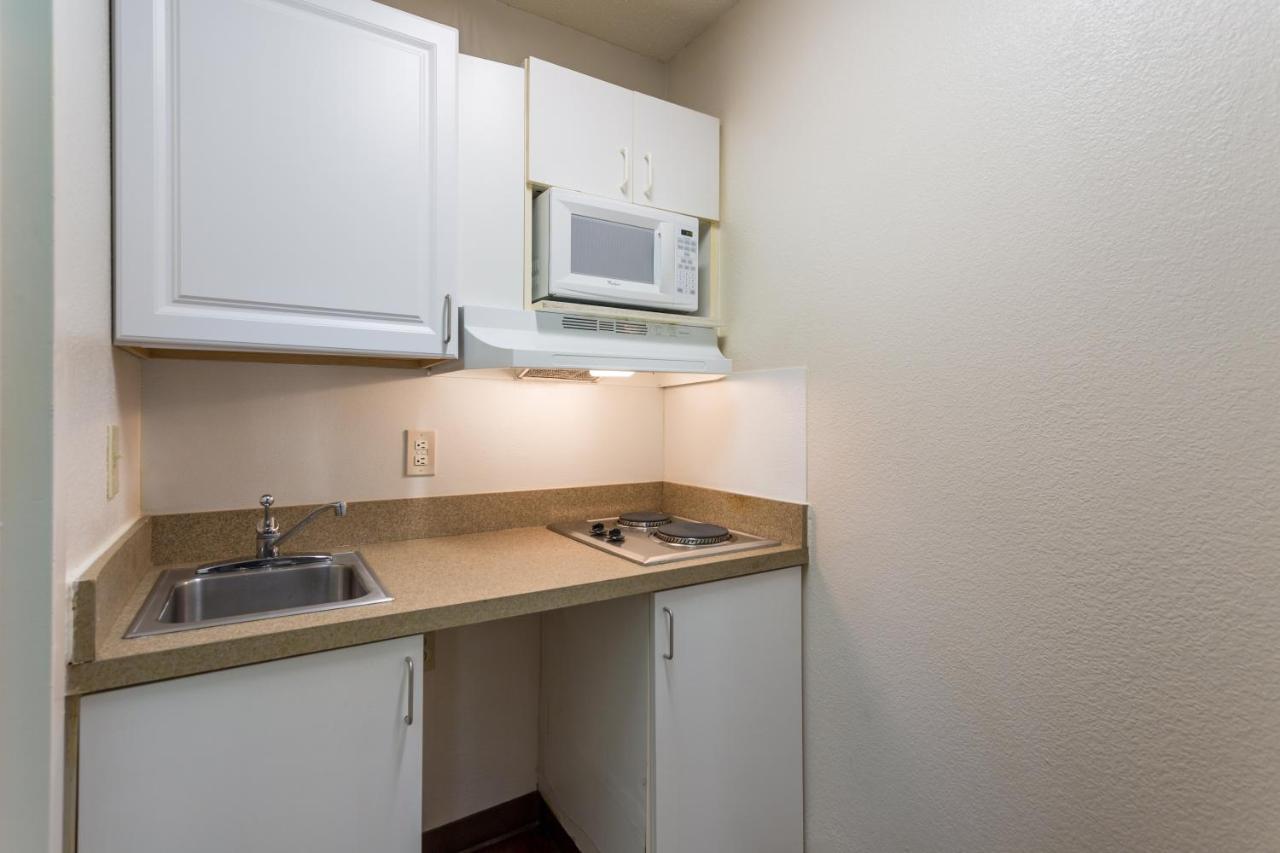 Hometowne By Red Roof - Airport/briley Pkwy Motel Nashville