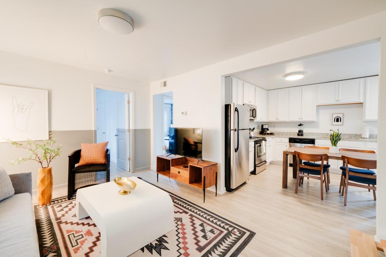 Apartment Abode - Marathon Village Near Downtown