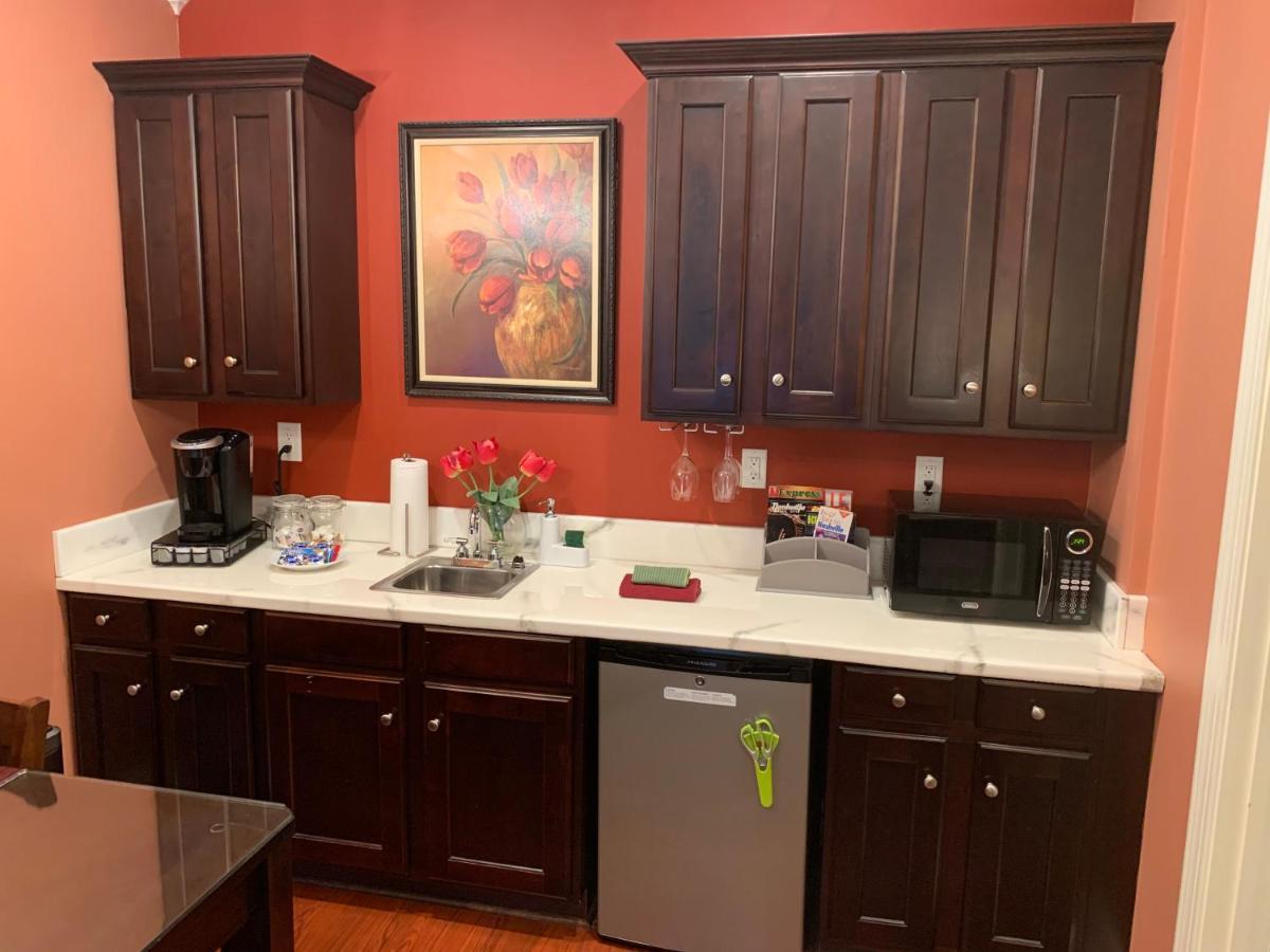 Guest house Rick's Downtown 4*