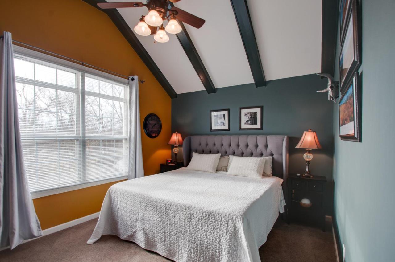 Vacation 5 Mins To Down Town 2 Bedrooms 2 Baths Garden Area Hot Tub Holiday home Nashville