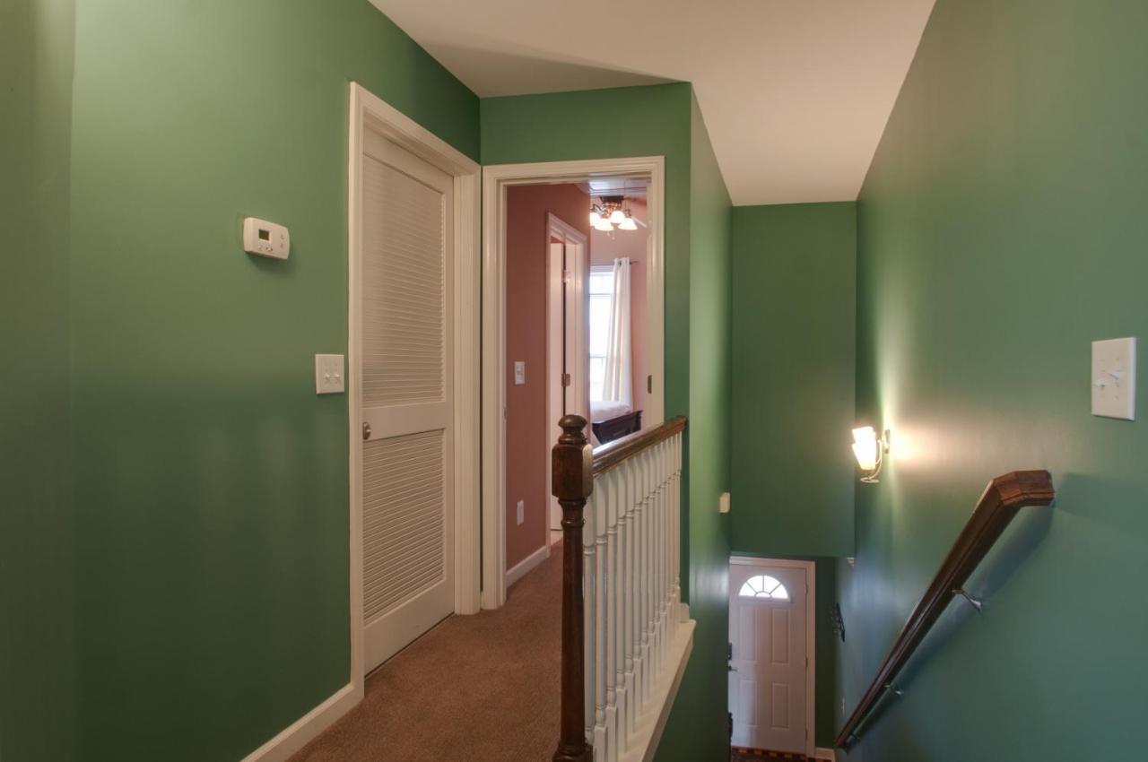 Vacation 5 Mins To Down Town 2 Bedrooms 2 Baths Garden Area Hot Tub Holiday home