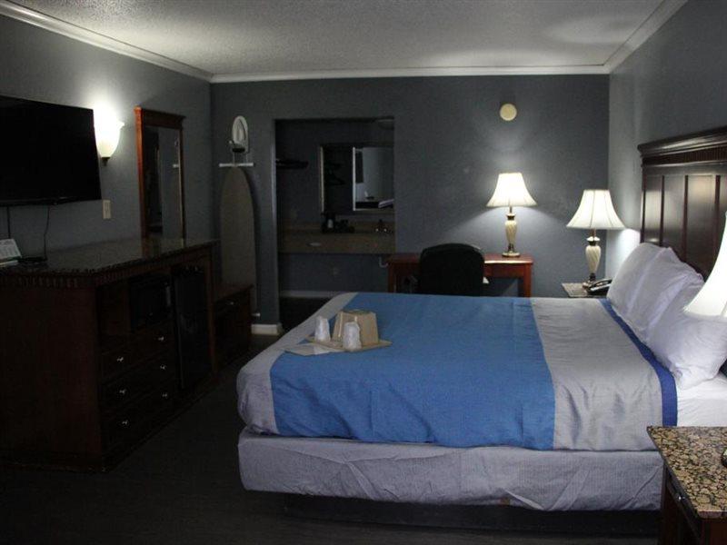 Hotel Quarters &