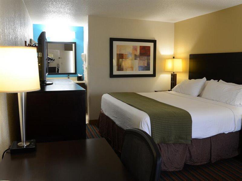 Hotel Baymont By Wyndham Airport Nashville
