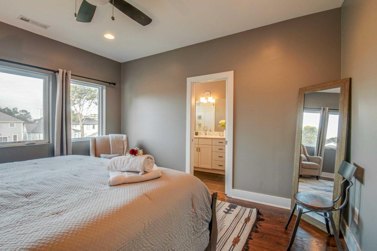 With Rooftop Deck Less Than 2 Mi To Dtwn Holiday home