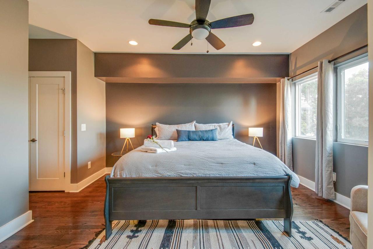 With Rooftop Deck Less Than 2 Mi To Dtwn Holiday home