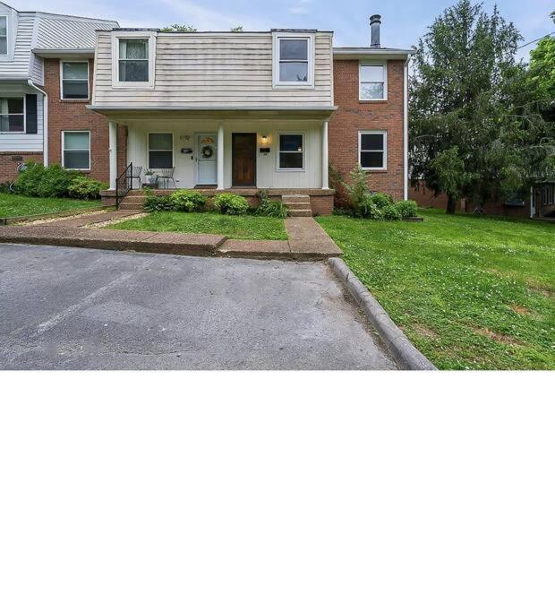 Cheerful 3 Bedroom Townhouse In Central Apartment *