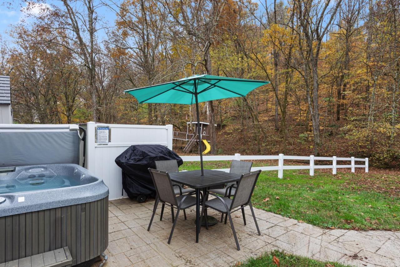 Apartment Brenda Lee History 2br Pool Hot Tub