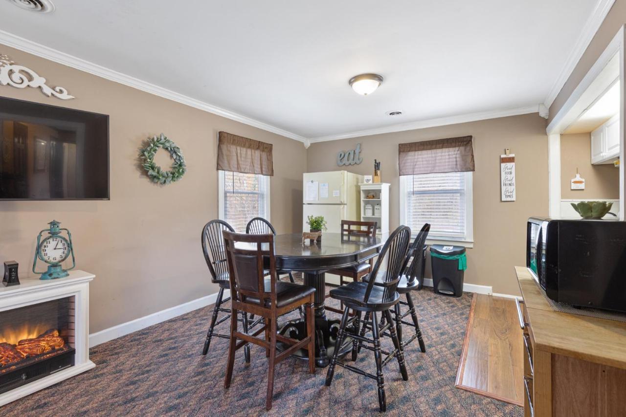 Brenda Lee History 2br Pool Hot Tub * Nashville