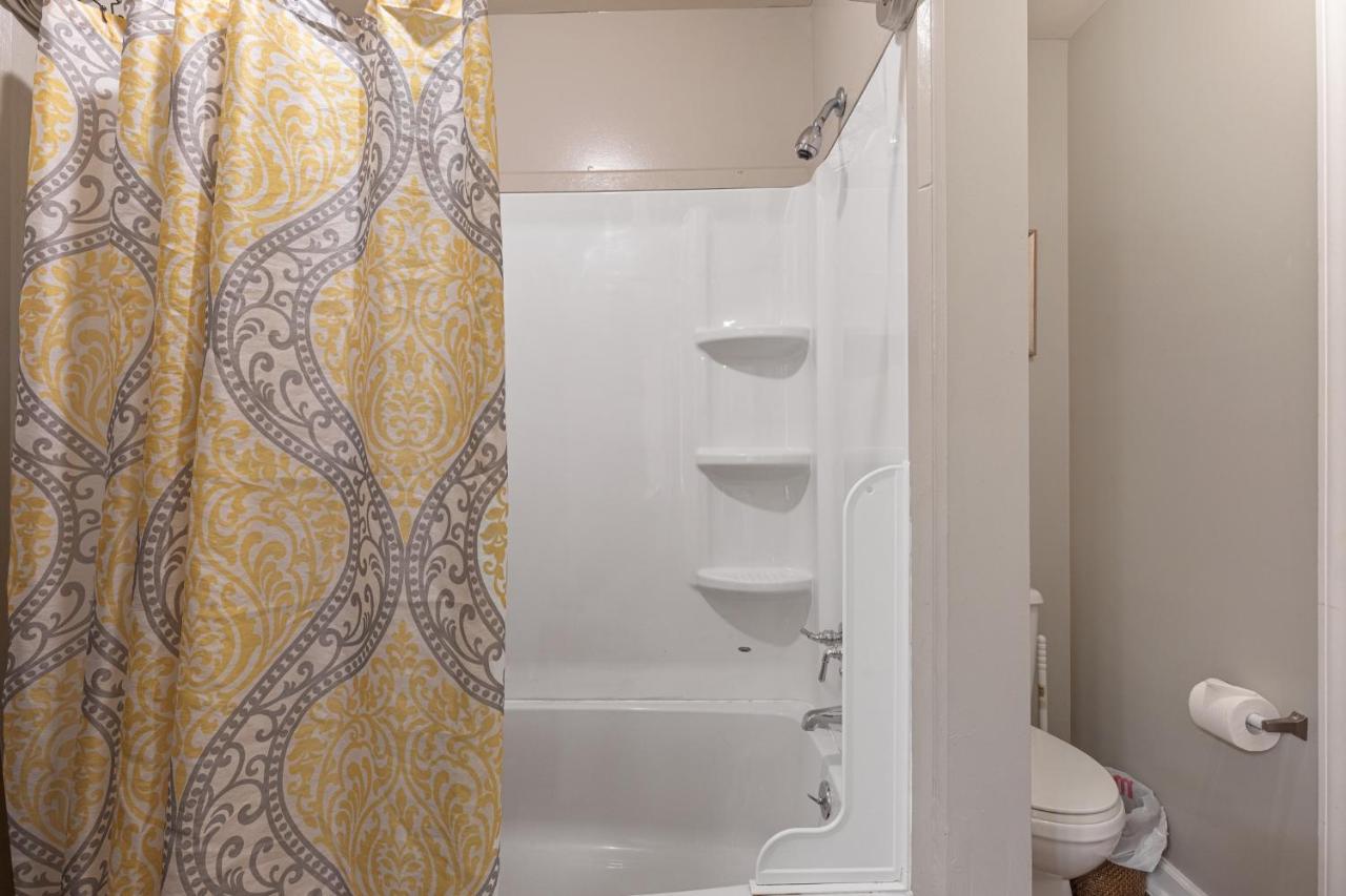 Apartment Brenda Lee History 2br Pool Hot Tub