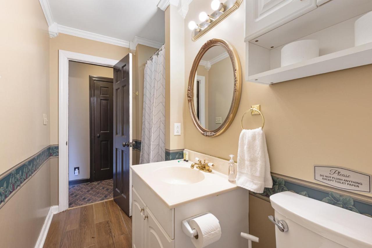 Apartment Brenda Lee History 2br Pool Hot Tub