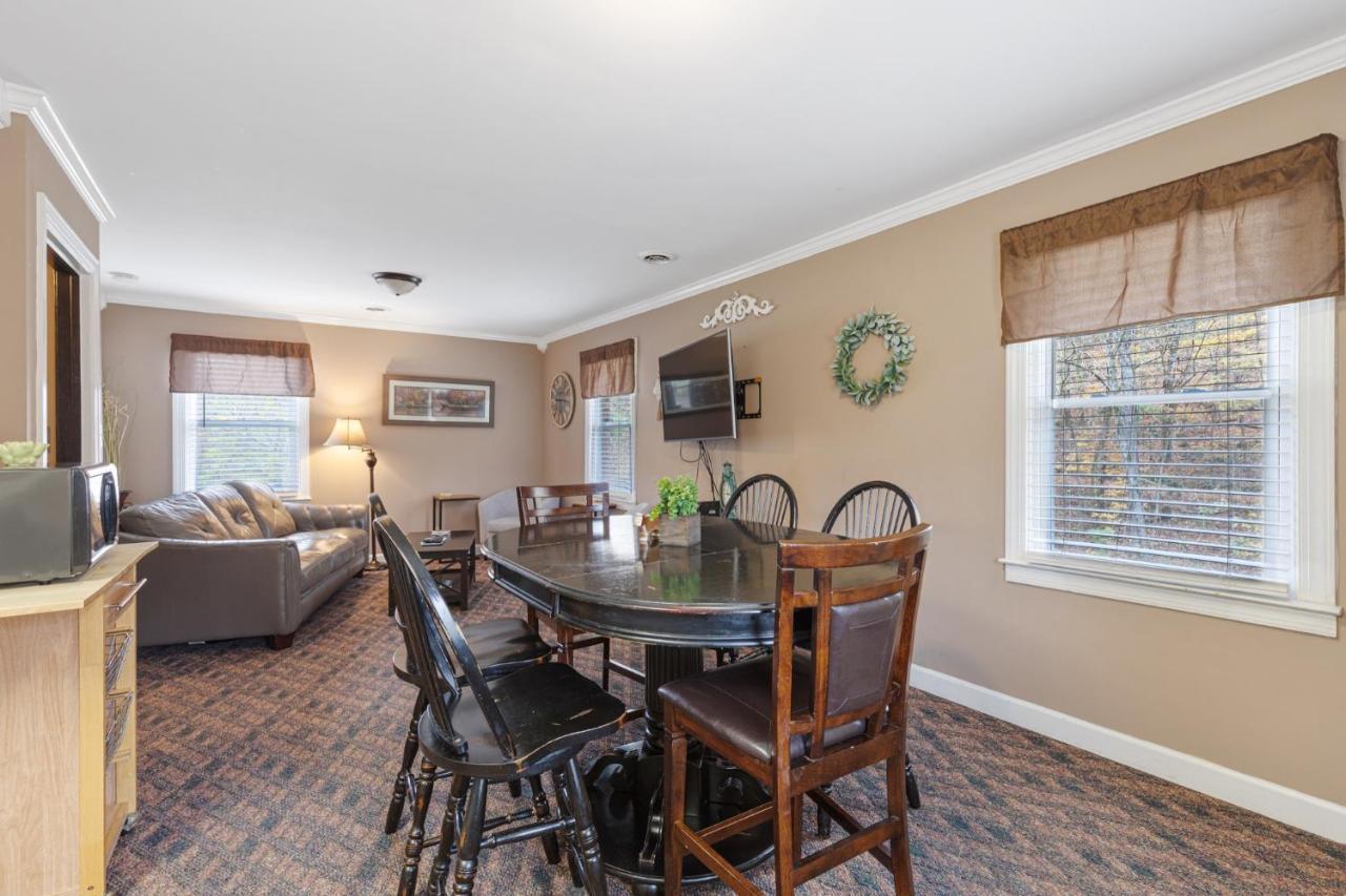 Apartment Brenda Lee History 2br Pool Hot Tub