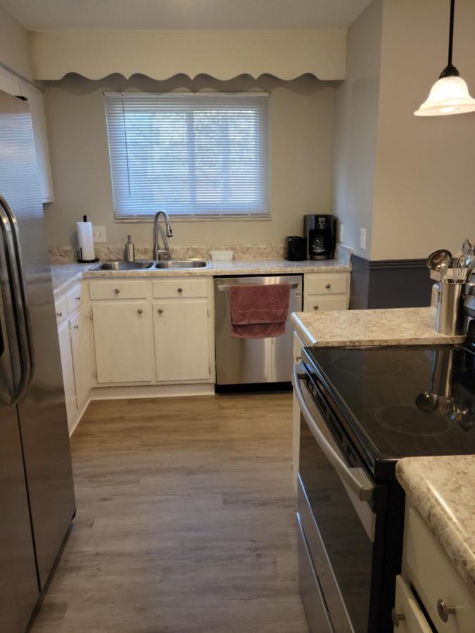 Cheerful 3 Bedroom Townhouse In Central Apartment