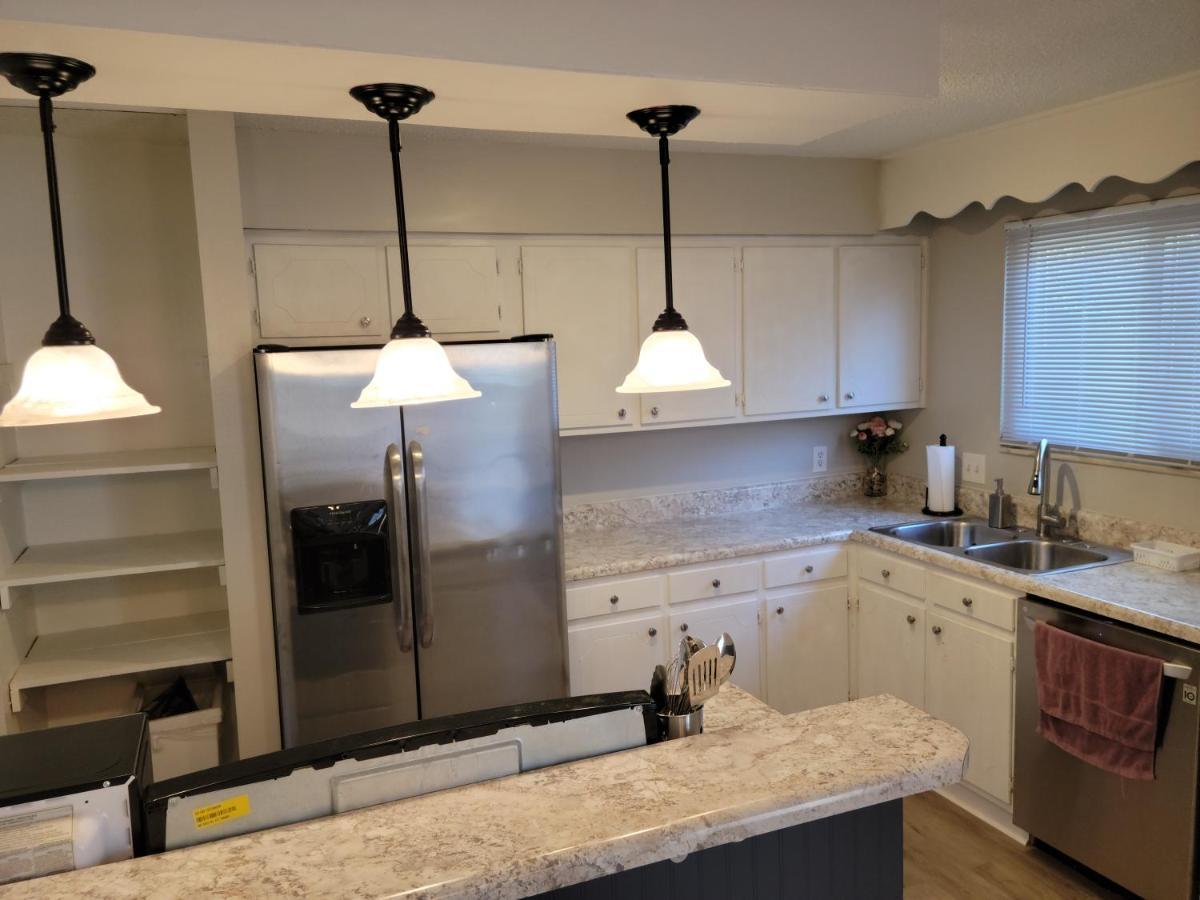 Cheerful 3 Bedroom Townhouse In Central Nashville