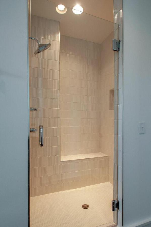 4 Connecting - Sleeps 32 To 36 - Firepits - Garages - Rooftops Decks - Great Views - Security Holiday home