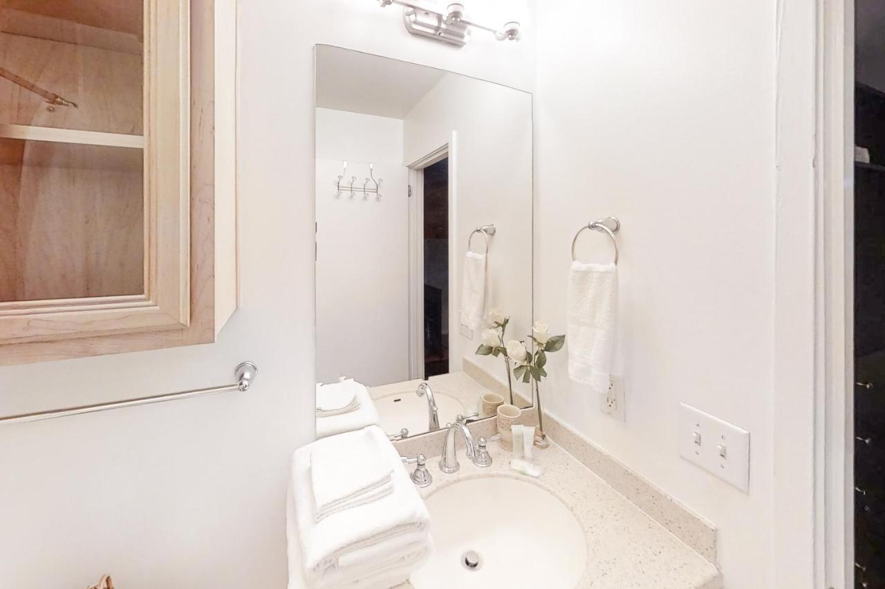 Apartment Riverfront Retreat