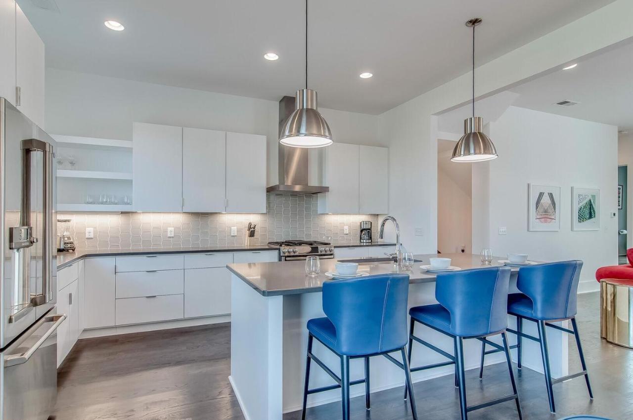 4 Connecting - Sleeps 32 To 36 - Firepits - Garages - Rooftops Decks - Great Views - Security Holiday home Nashville