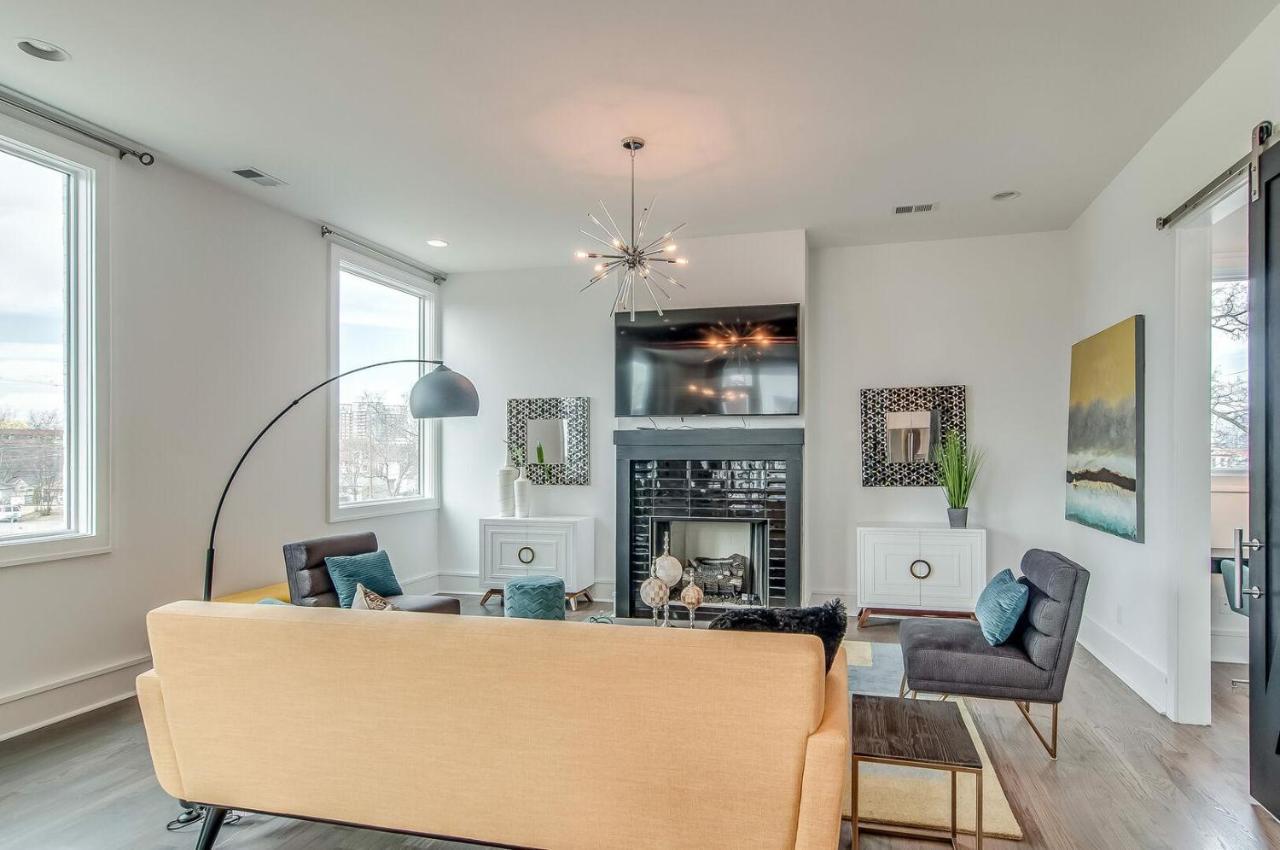 4 Connecting - Sleeps 32 To 36 - Firepits - Garages - Rooftops Decks - Great Views - Security Holiday home *