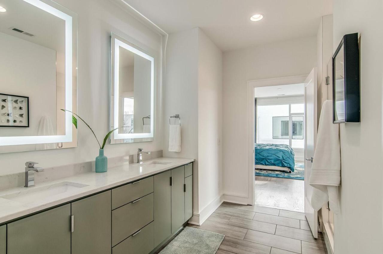 4 Connecting - Sleeps 32 To 36 - Firepits - Garages - Rooftops Decks - Great Views - Security Holiday home Nashville