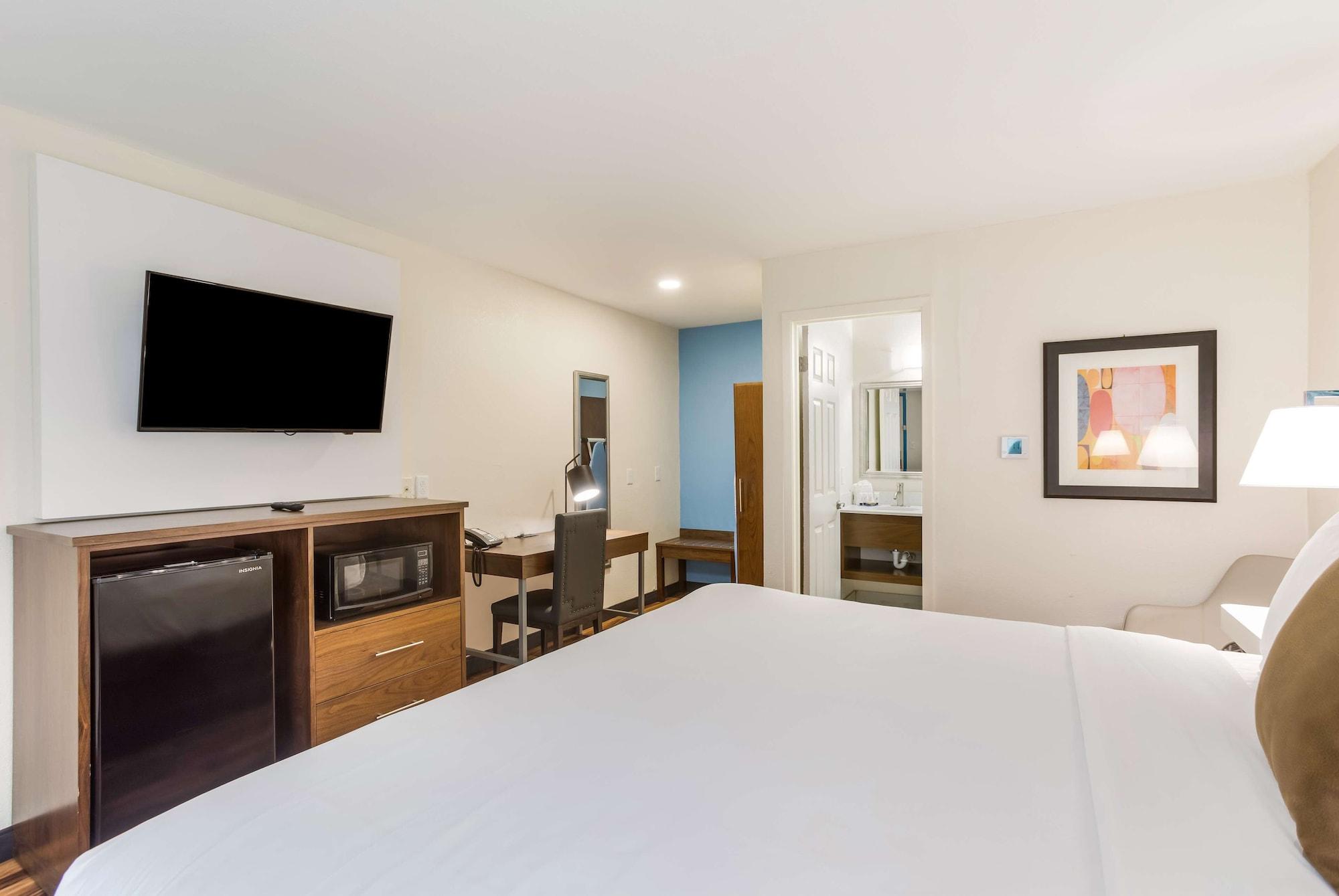 Hotel Red Lion & Airport 2*